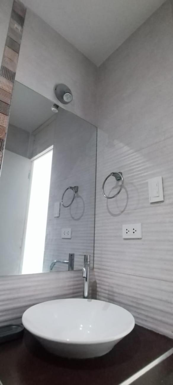 Hotel Guest House Inkayacu-باراكاس المظهر الخارجي الصورة